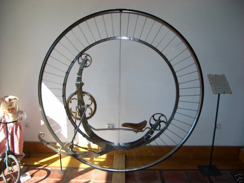 Illustration for article titled 1873 Monocycle Replica Is a Mechanical and Engineering Marvel